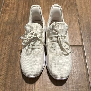 🌵NWOT Cream Sneakers 🌵